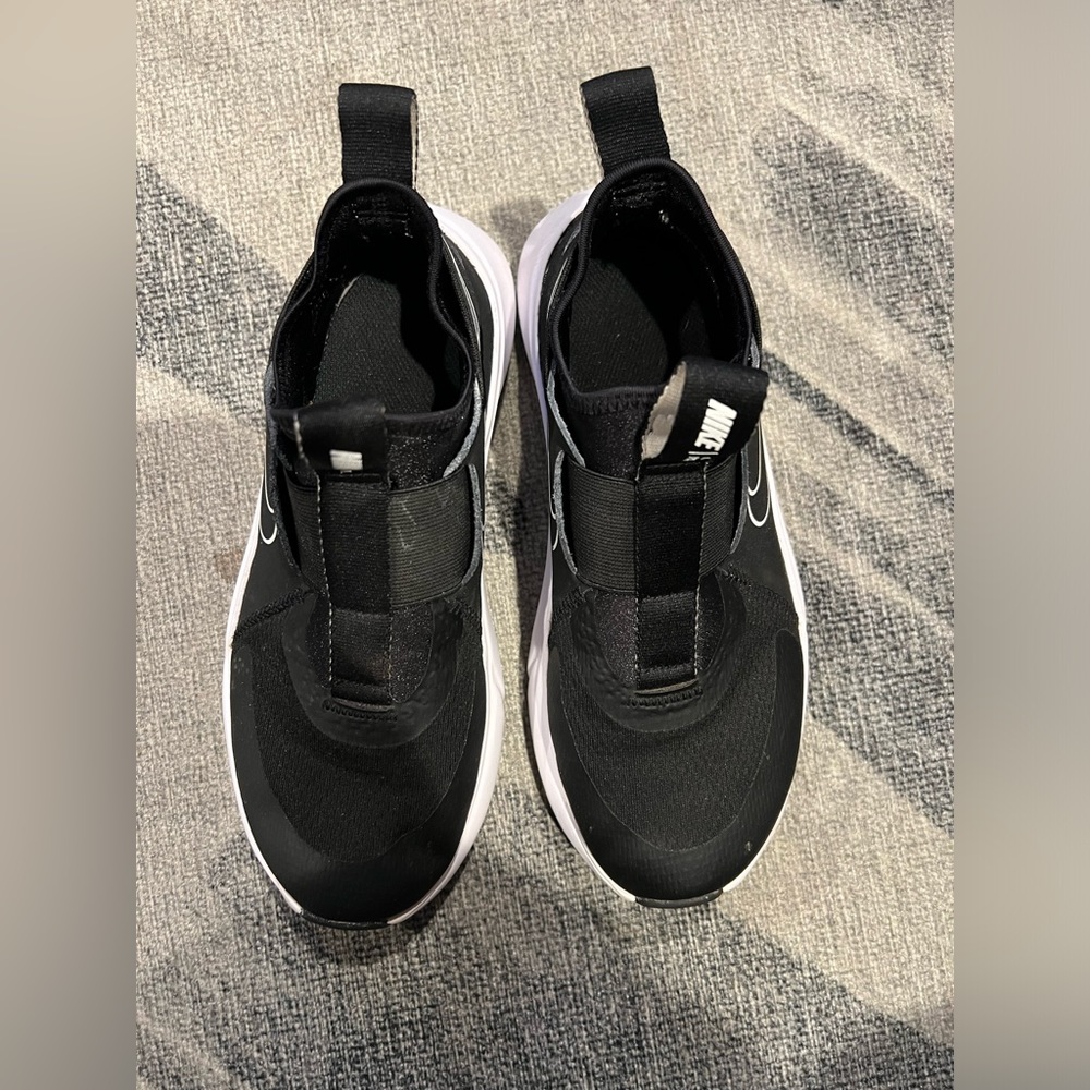Kids Nikes - Picture 2 of 5